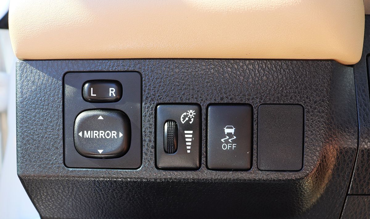 2015 Toyota RAV4 XLE photo 37