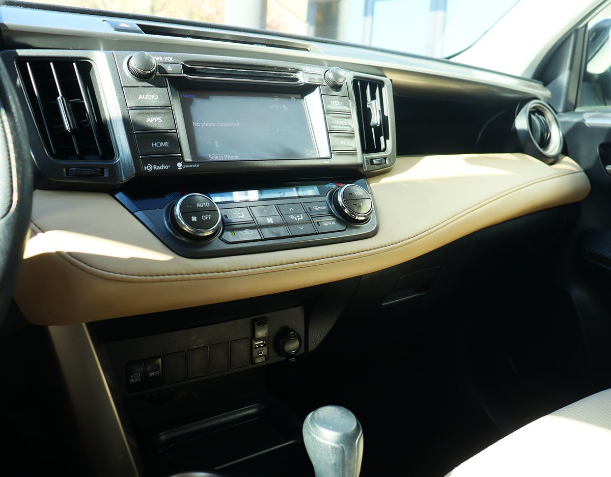 2015 Toyota RAV4 XLE photo 39