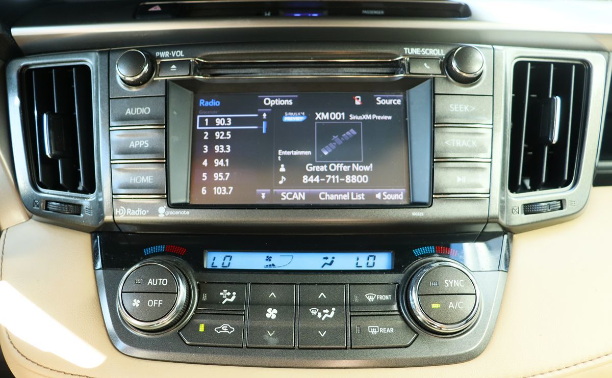 2015 Toyota RAV4 XLE photo 41