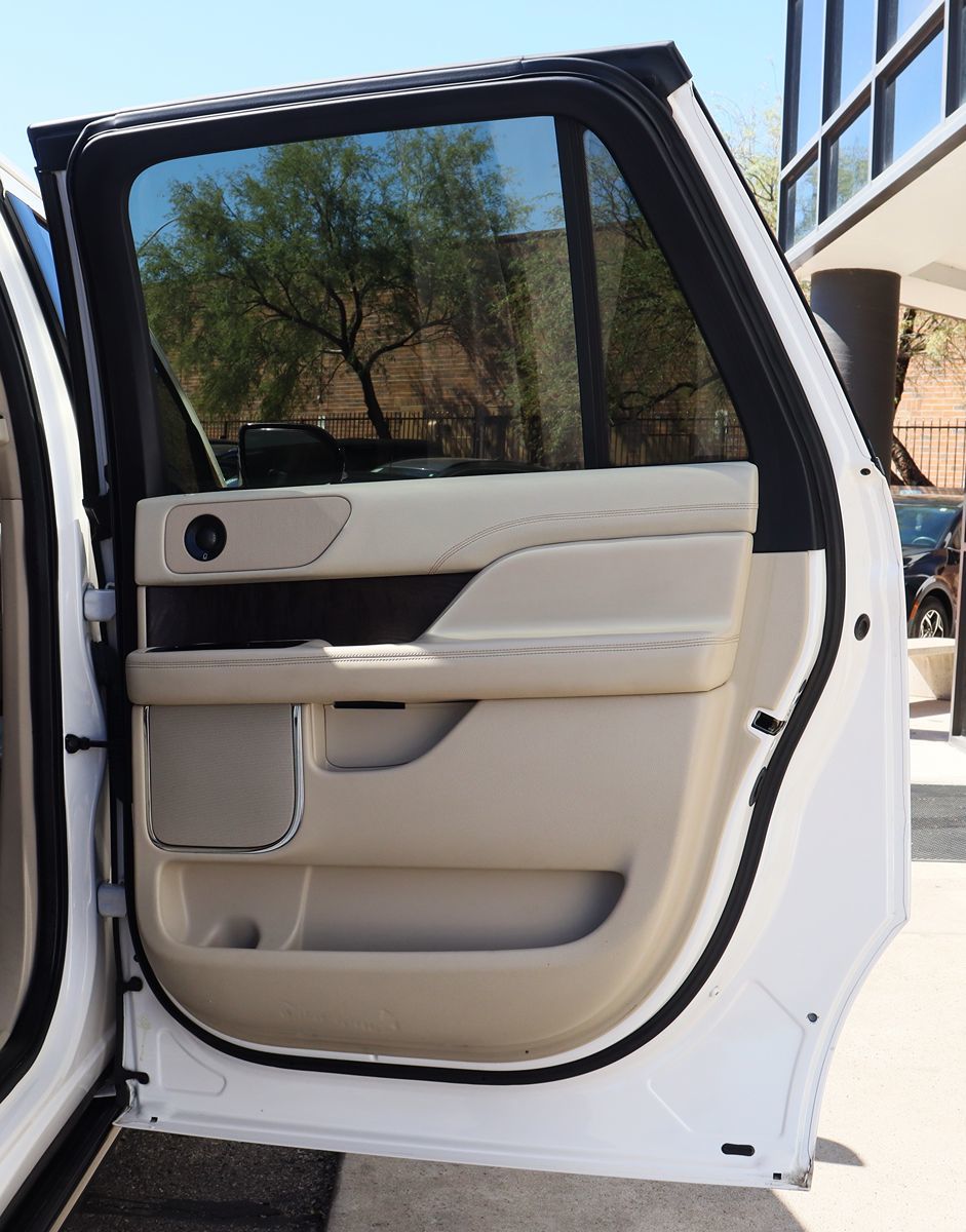 2019 Lincoln Navigator L Reserve photo 27