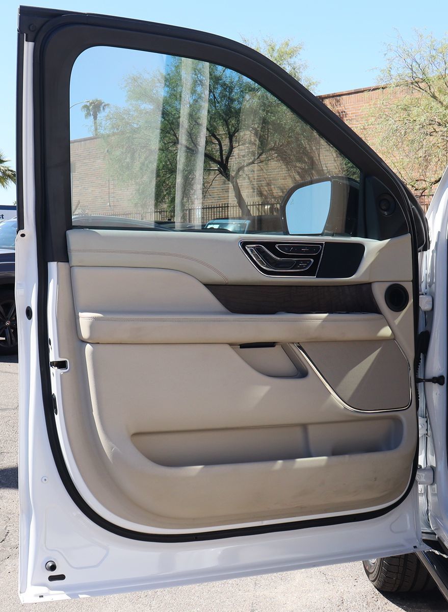 2019 Lincoln Navigator L Reserve photo 38