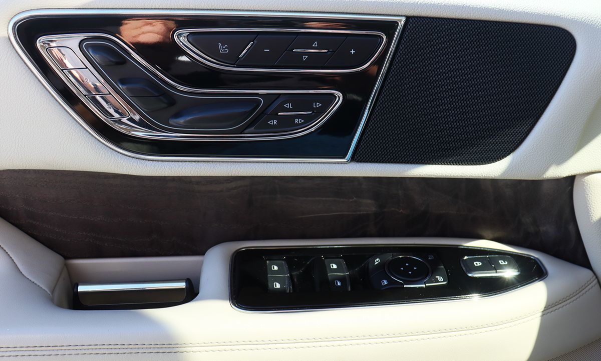 2019 Lincoln Navigator L Reserve photo 42