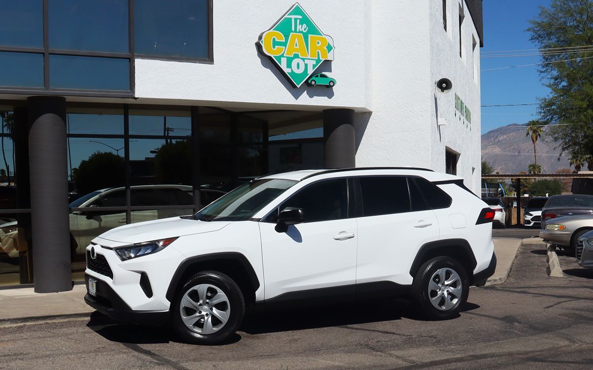 2020 Toyota RAV4 LE photo 2