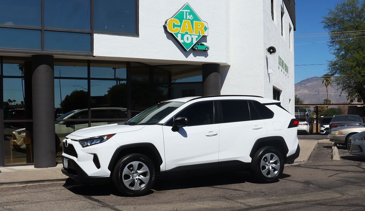 2020 Toyota RAV4 LE photo 5