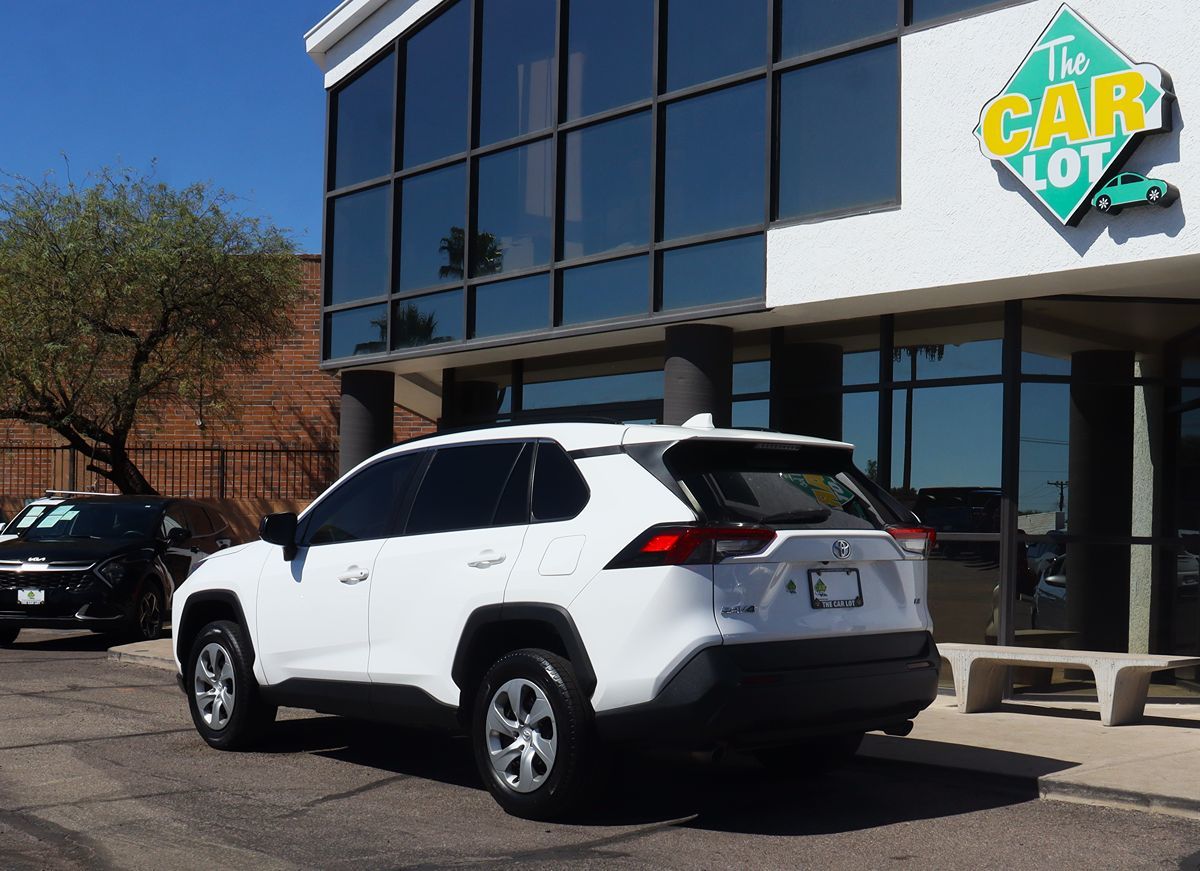 2020 Toyota RAV4 LE photo 7