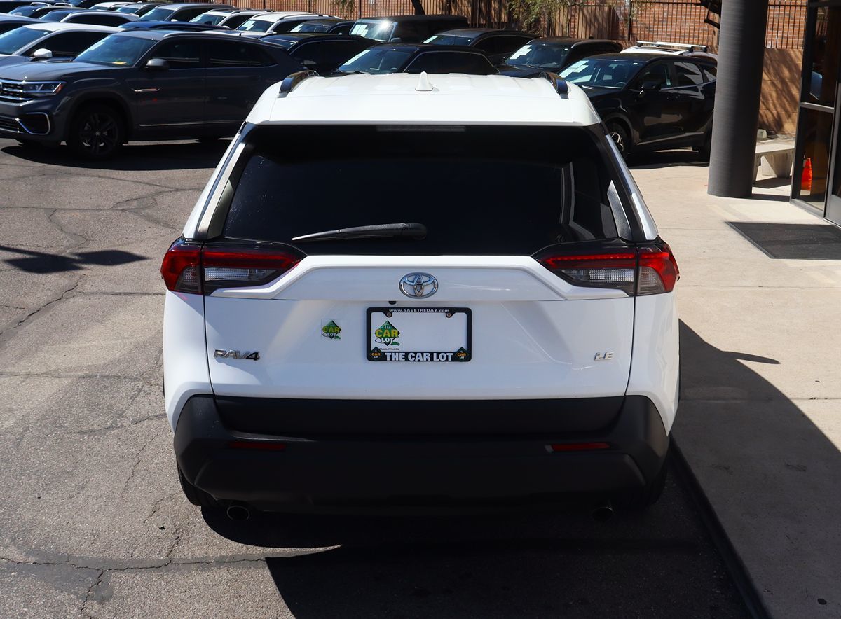 2020 Toyota RAV4 LE photo 8