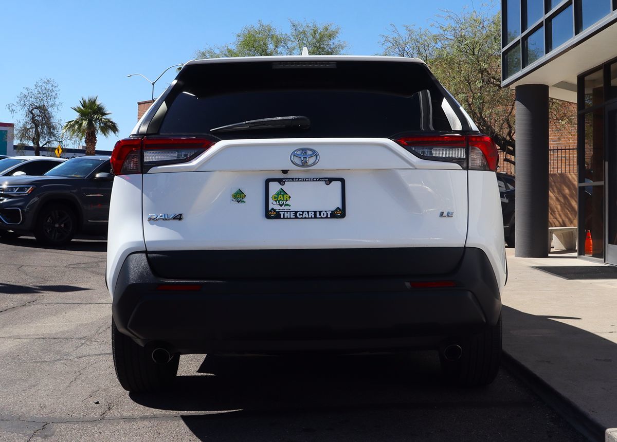 2020 Toyota RAV4 LE photo 9