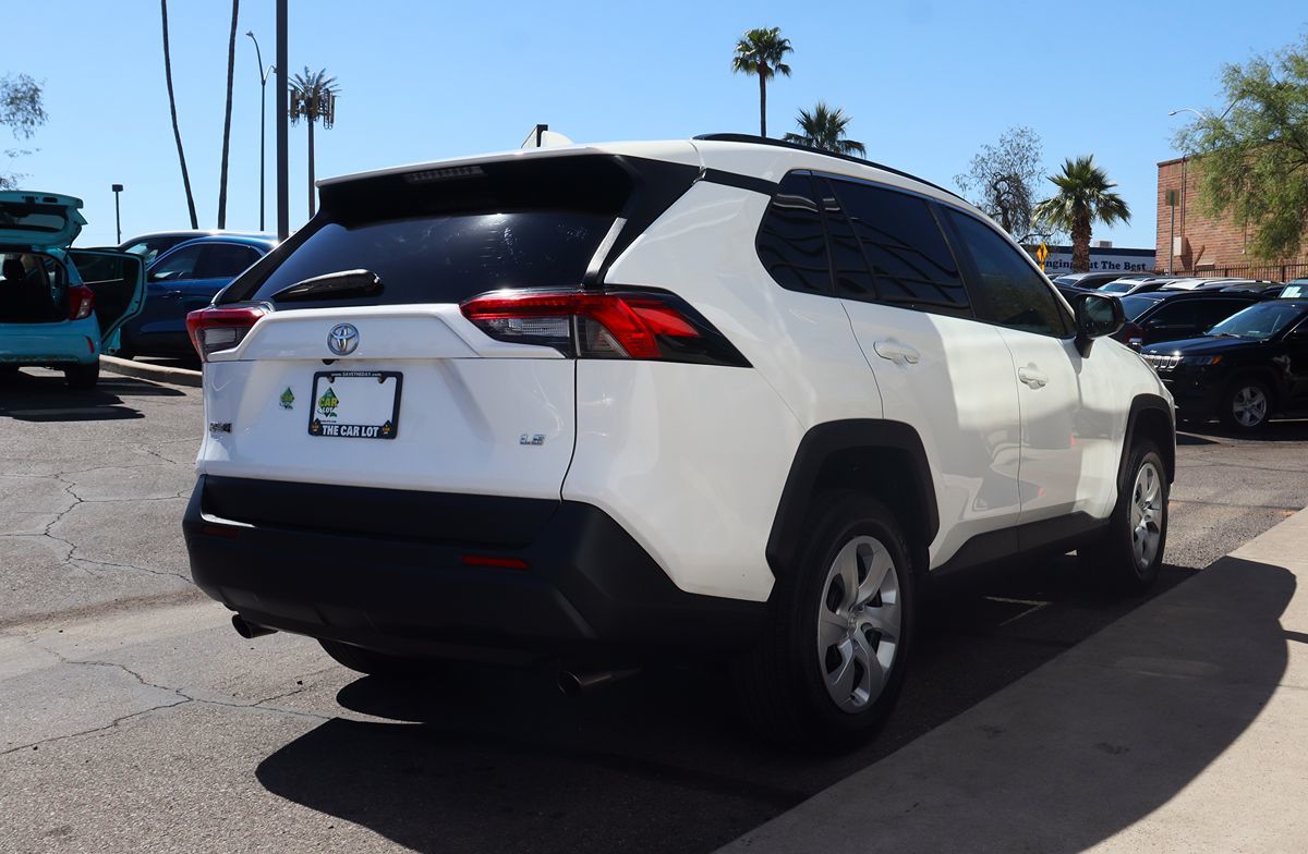 2020 Toyota RAV4 LE photo 11