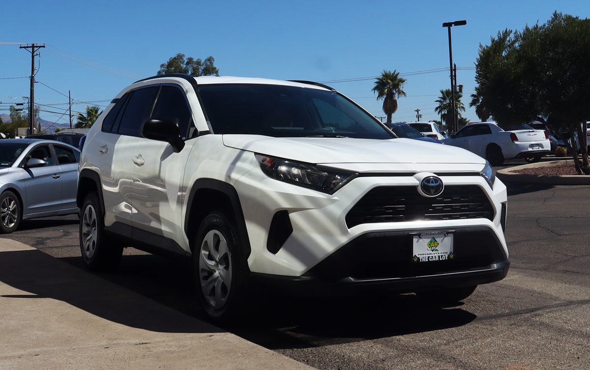 2020 Toyota RAV4 LE photo 12