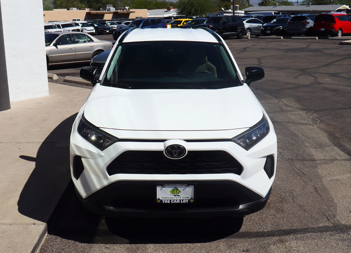 2020 Toyota RAV4 LE photo 13