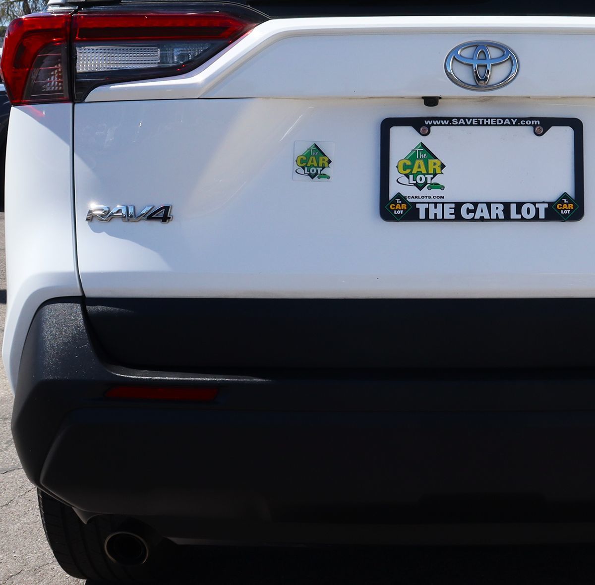 2020 Toyota RAV4 LE photo 15