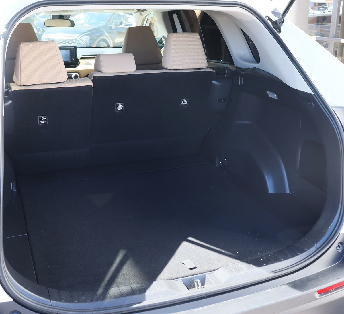 2020 Toyota RAV4 LE photo 20