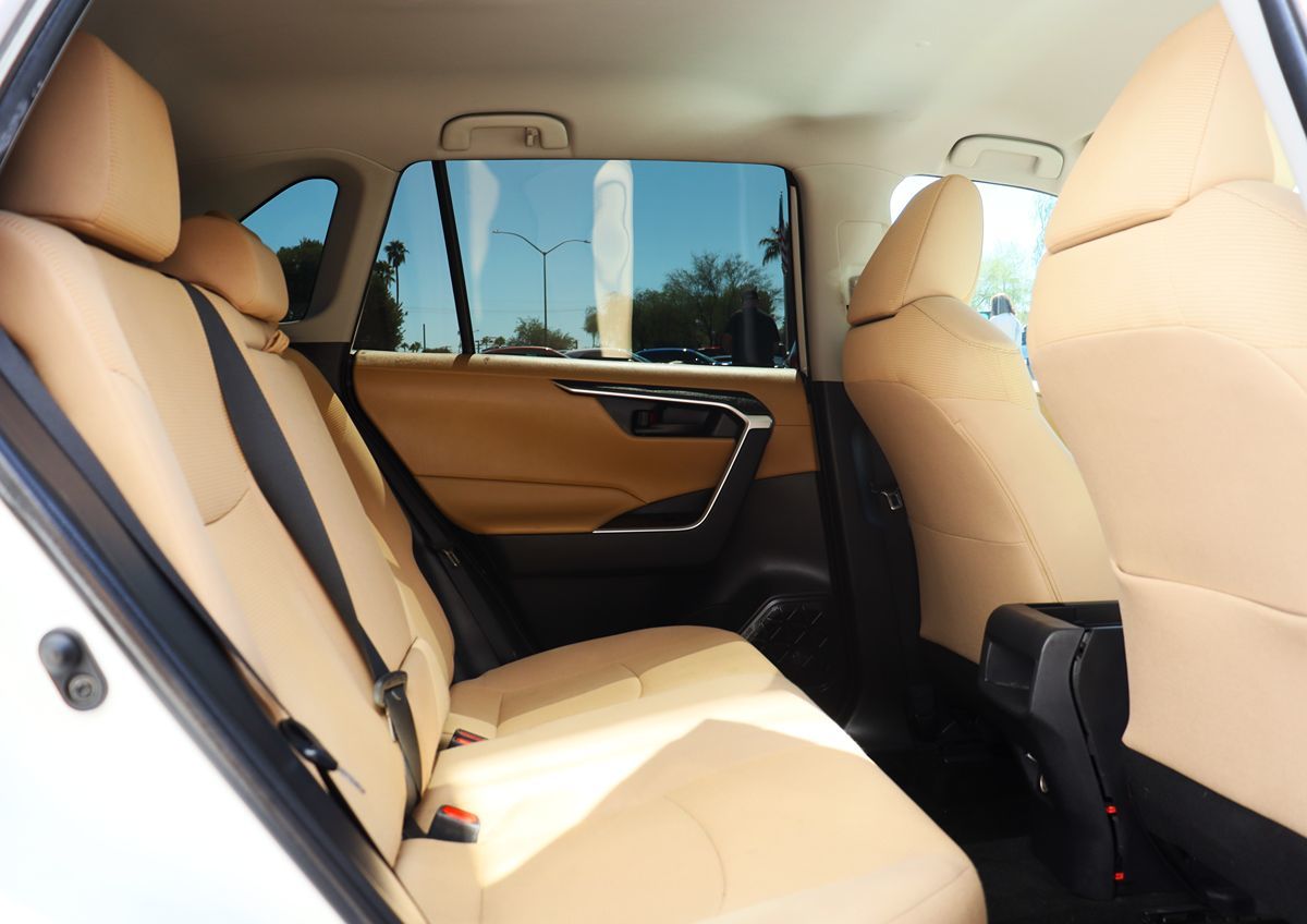 2020 Toyota RAV4 LE photo 22
