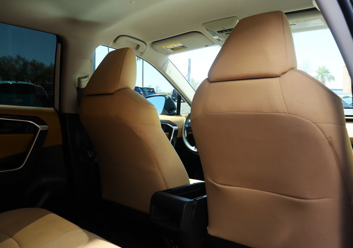 2020 Toyota RAV4 LE photo 23