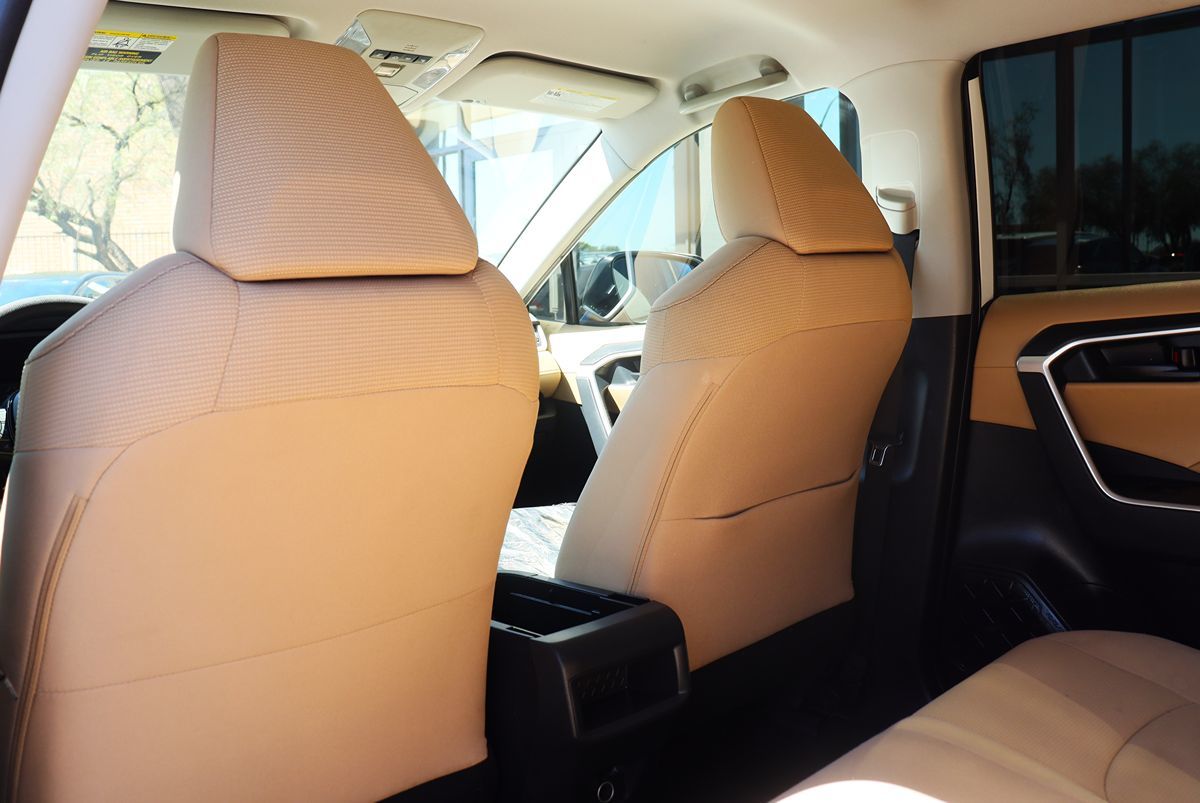 2020 Toyota RAV4 LE photo 26