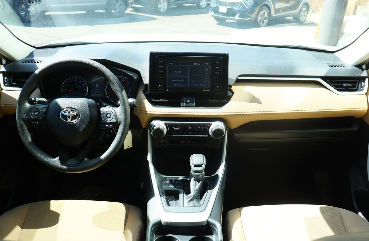 2020 Toyota RAV4 LE photo 27