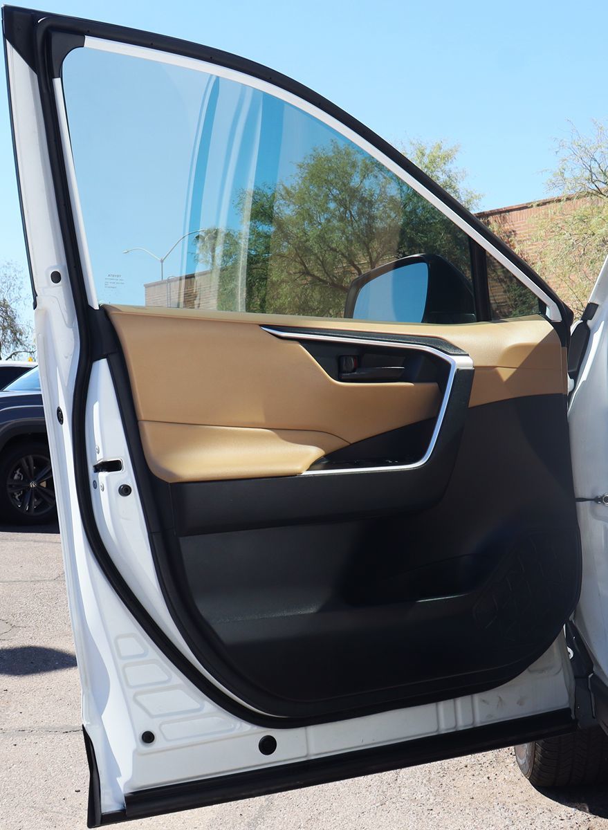 2020 Toyota RAV4 LE photo 31