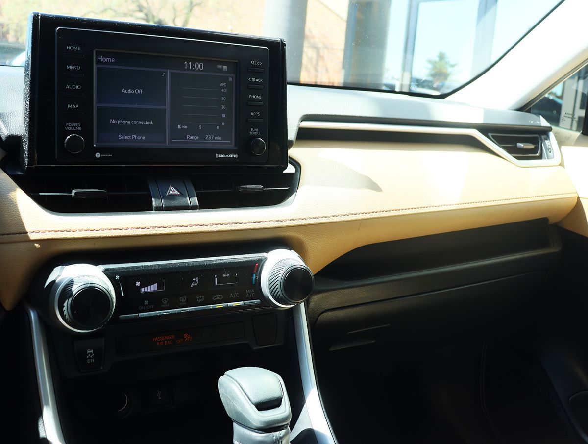 2020 Toyota RAV4 LE photo 36