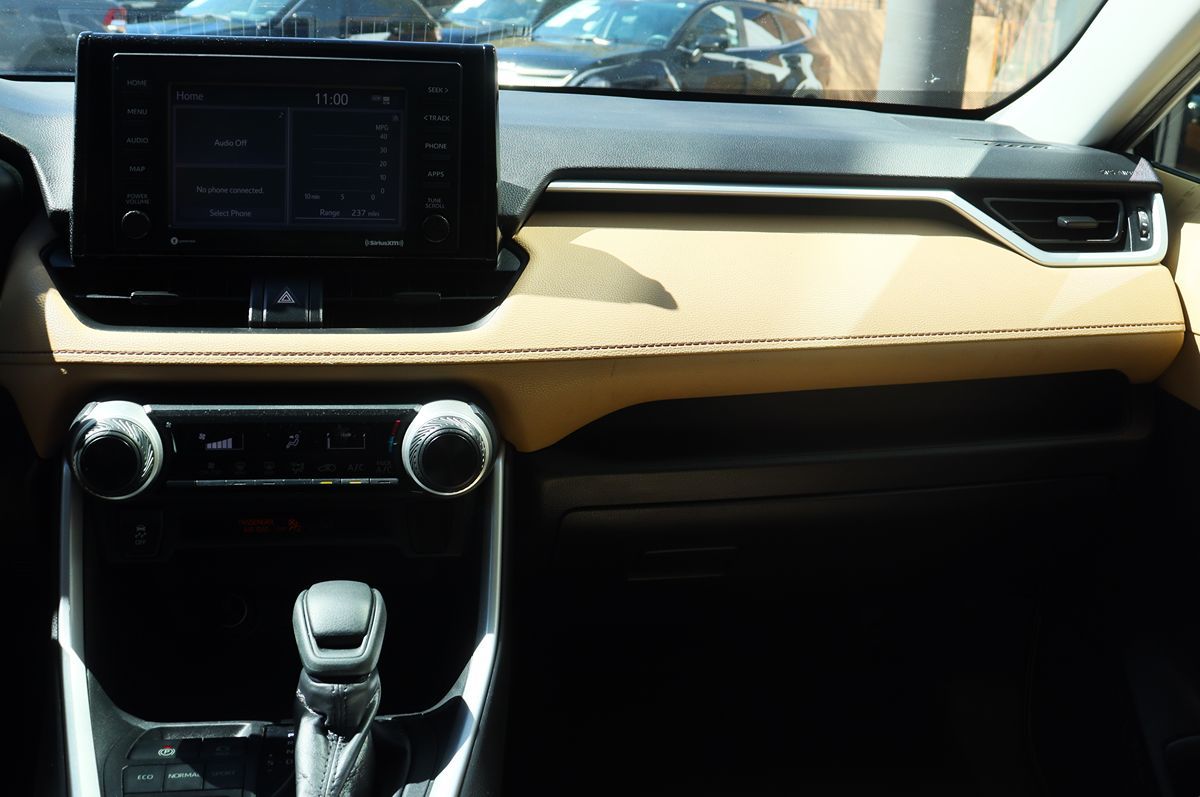 2020 Toyota RAV4 LE photo 37
