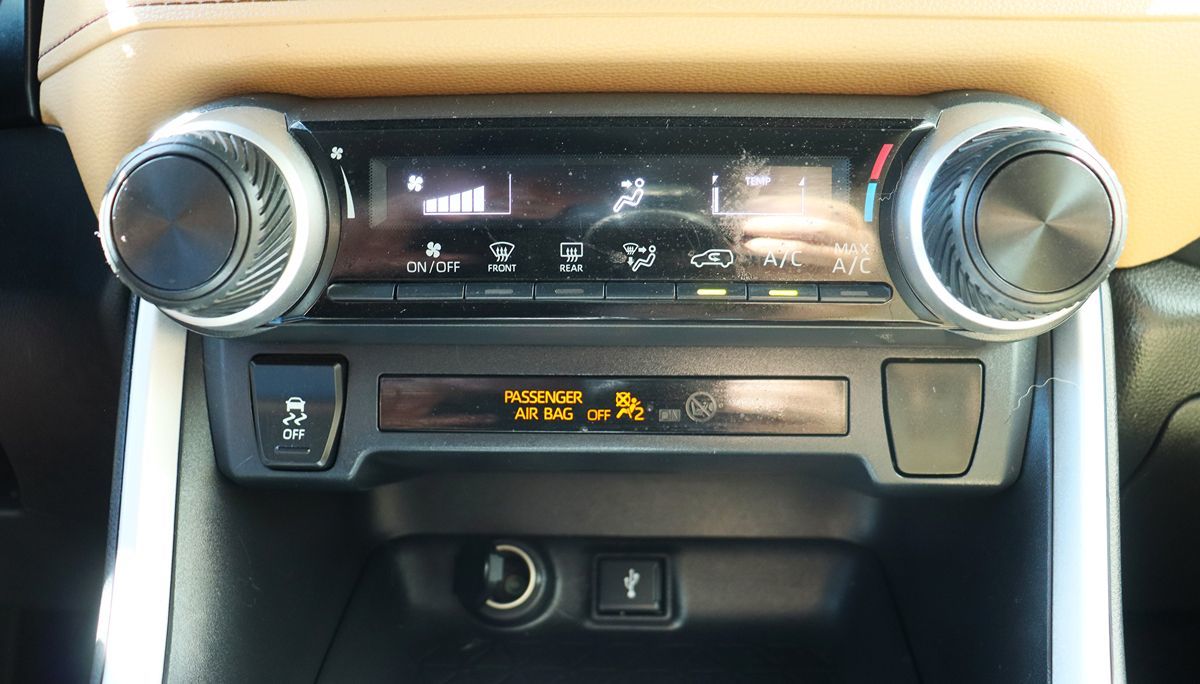 2020 Toyota RAV4 LE photo 38