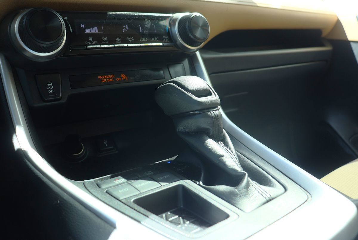 2020 Toyota RAV4 LE photo 42