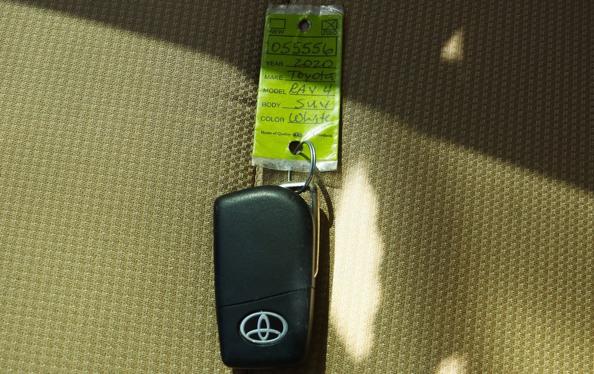 2020 Toyota RAV4 LE photo 47