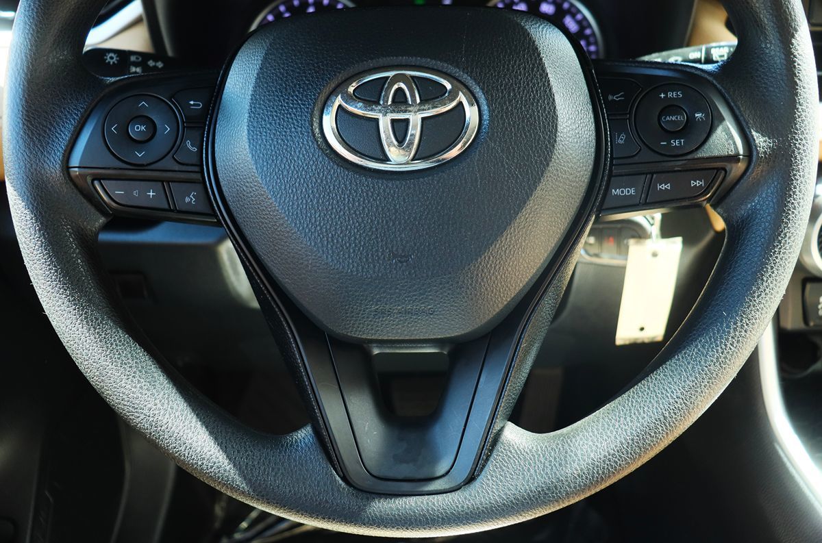 2020 Toyota RAV4 LE photo 45