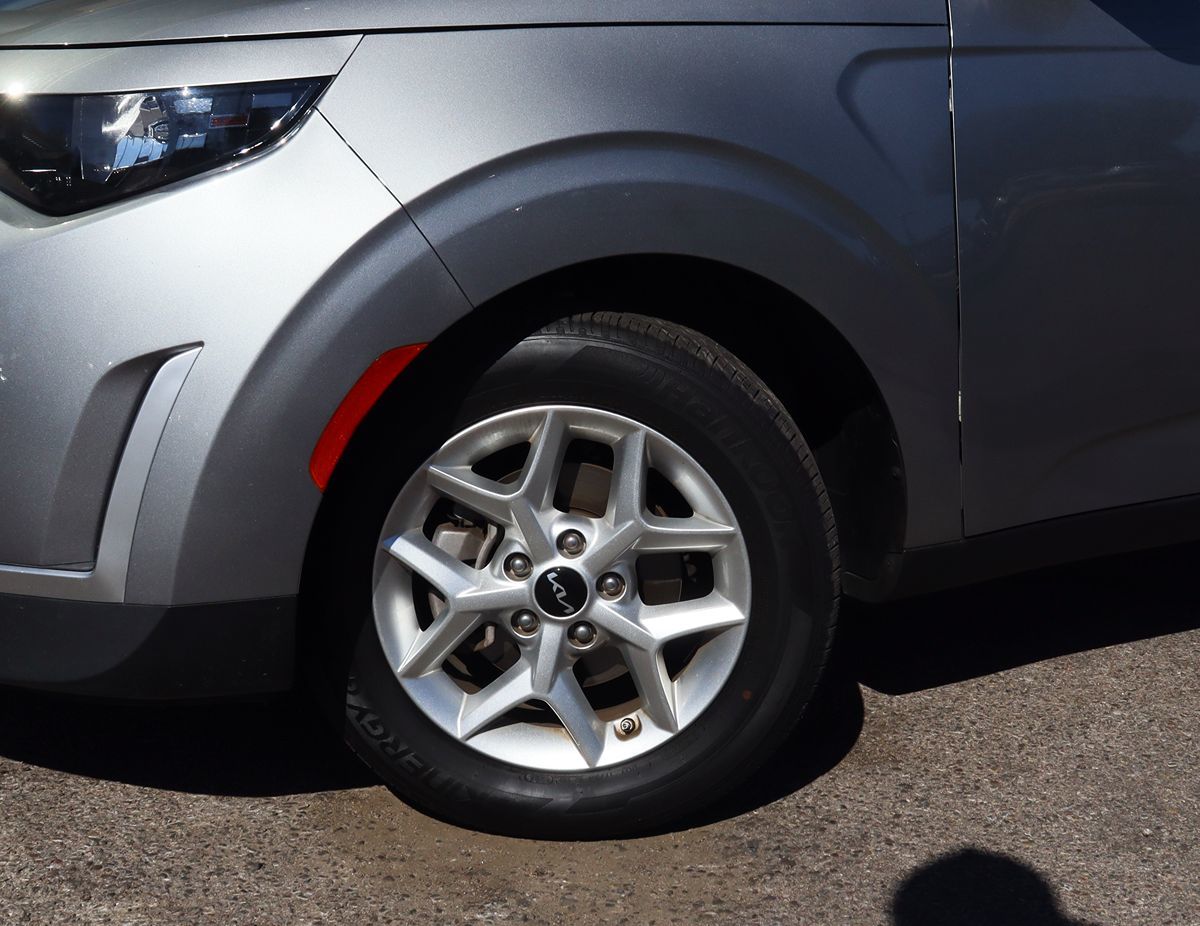 2024 Kia Soul LX Technology photo 3