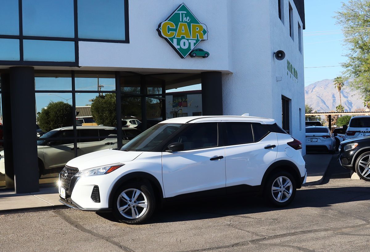 2024 Nissan Kicks S photo 3