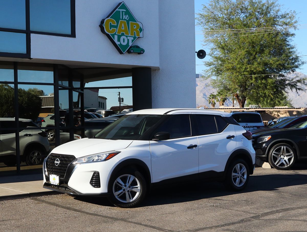 2024 Nissan Kicks S photo 2