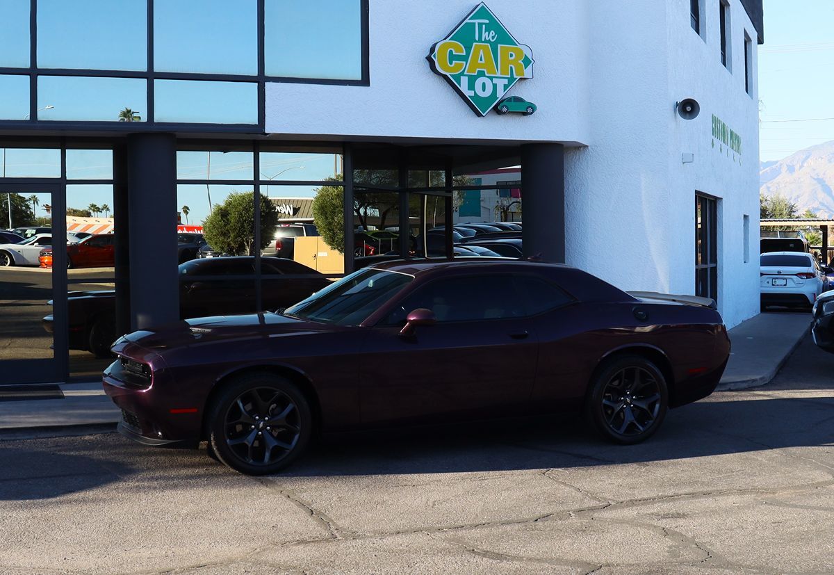 2020 Dodge Challenger SXT photo 2