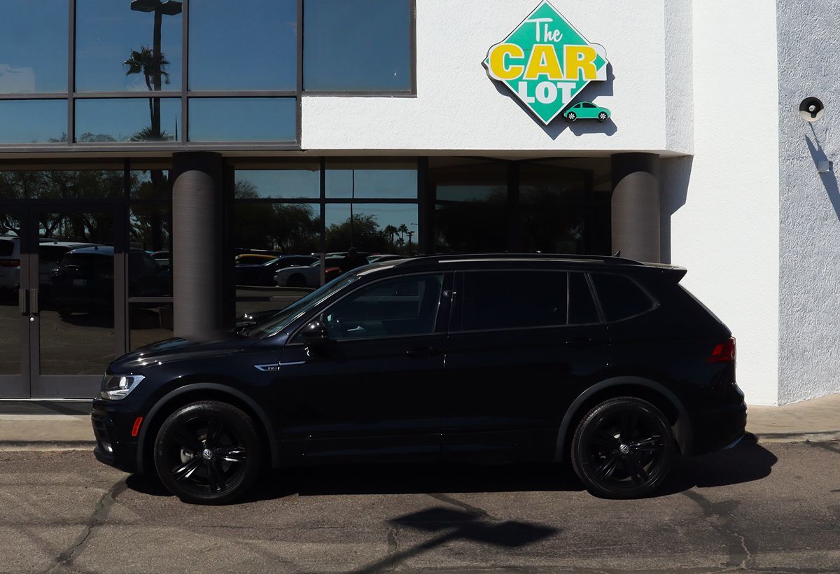 2019 Volkswagen Tiguan SEL R-Line photo 3