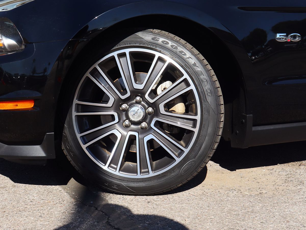 2011 Ford Mustang GT Premium photo 3