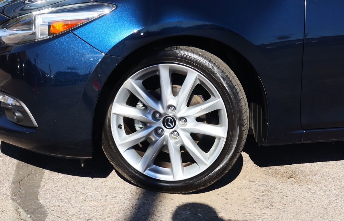 2017 Mazda Mazda3 Grand Touring photo 3