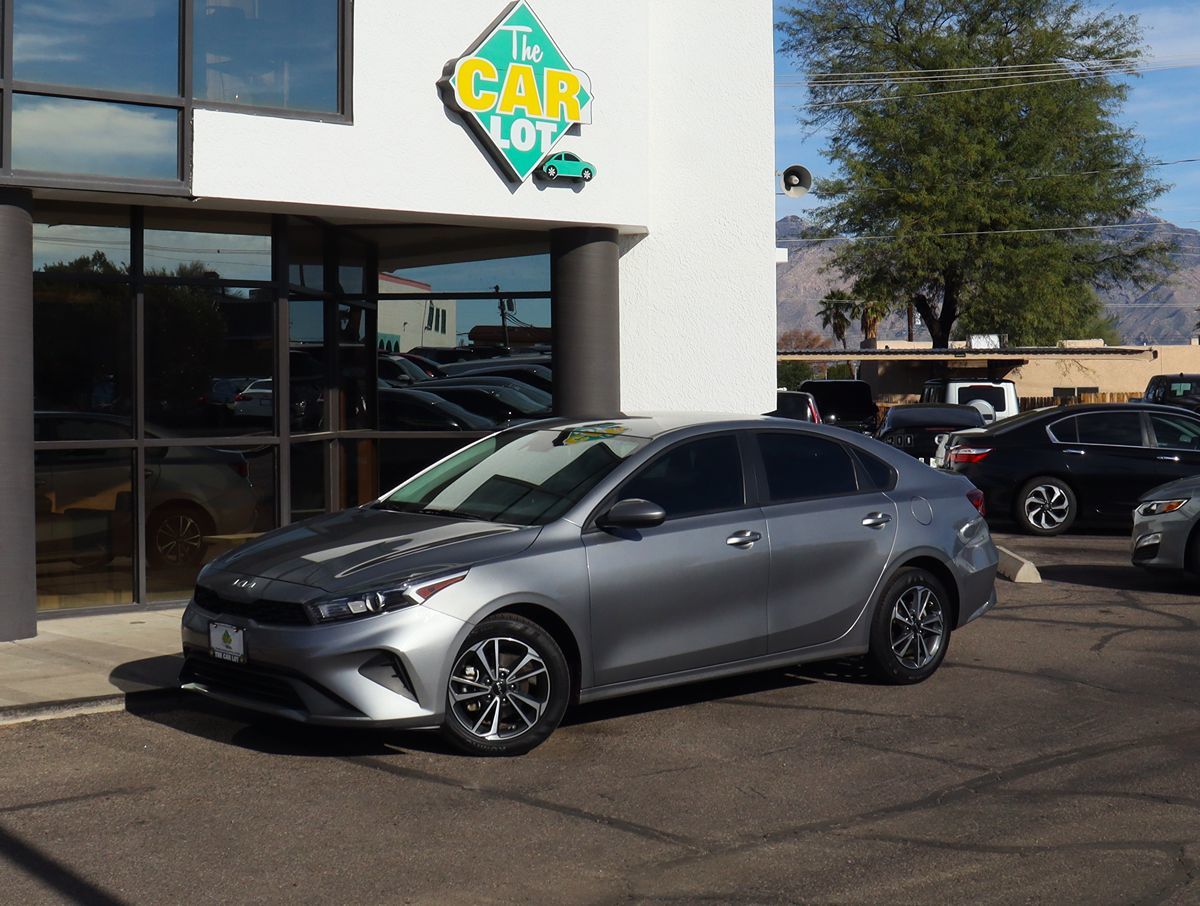 2024 Kia Forte LXS photo 2