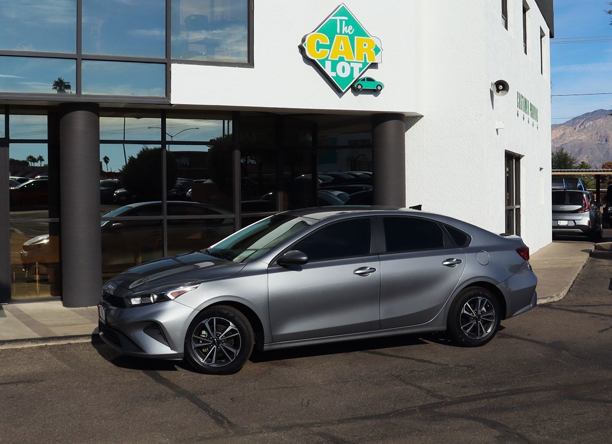 2024 Kia Forte LXS photo 3