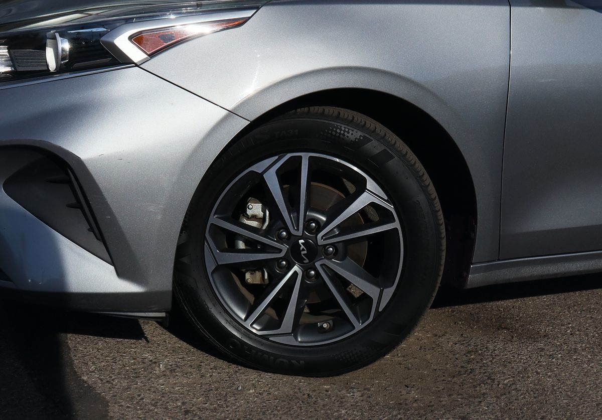 2024 Kia Forte LXS photo 4