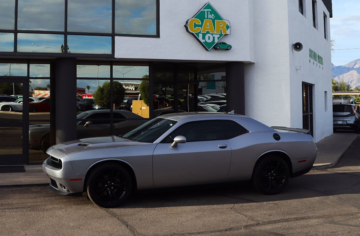 2016 Dodge Challenger SXT photo 4