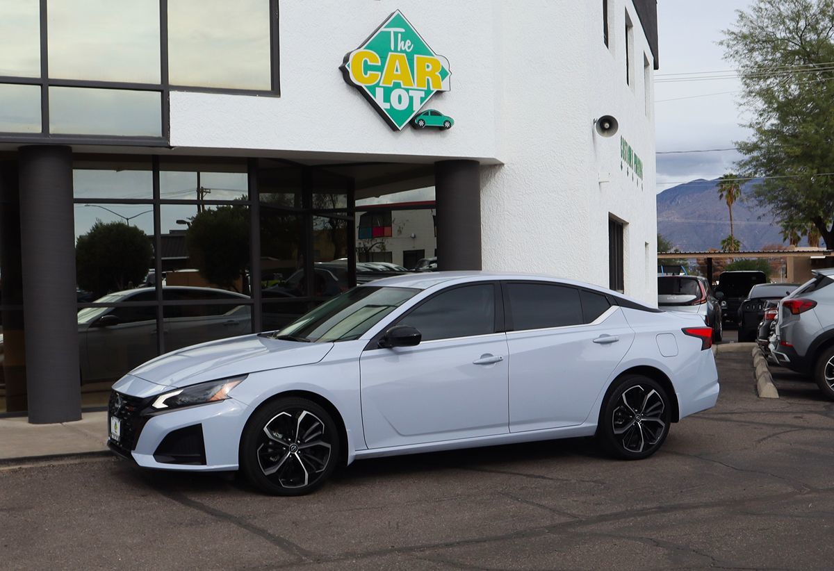 2023 Nissan Altima 2.5 SR photo 4