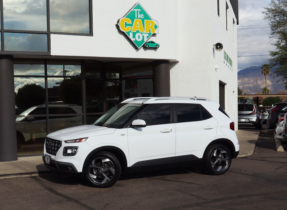 2021 Hyundai Venue SEL Denim photo 2