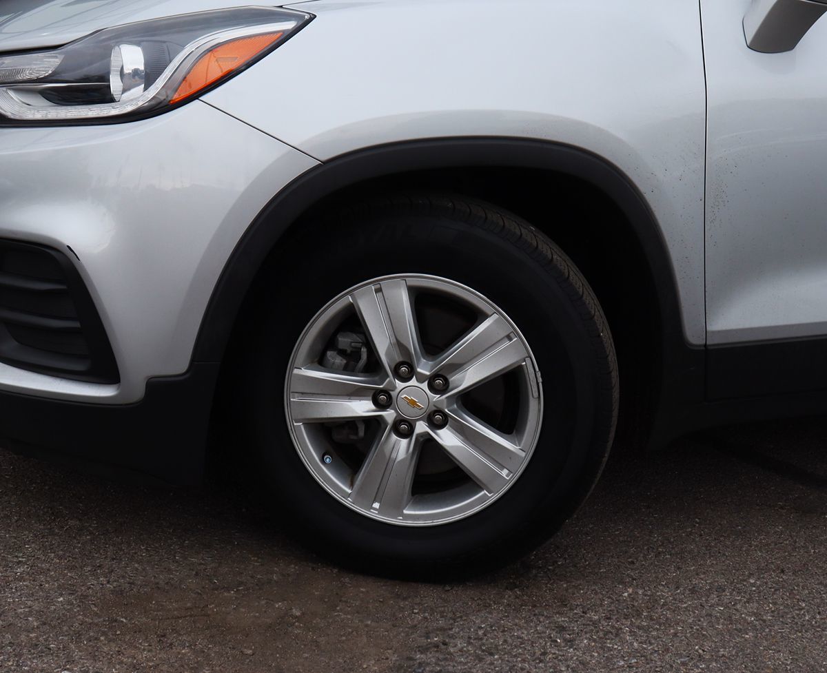 2020 Chevrolet Trax LT photo 2