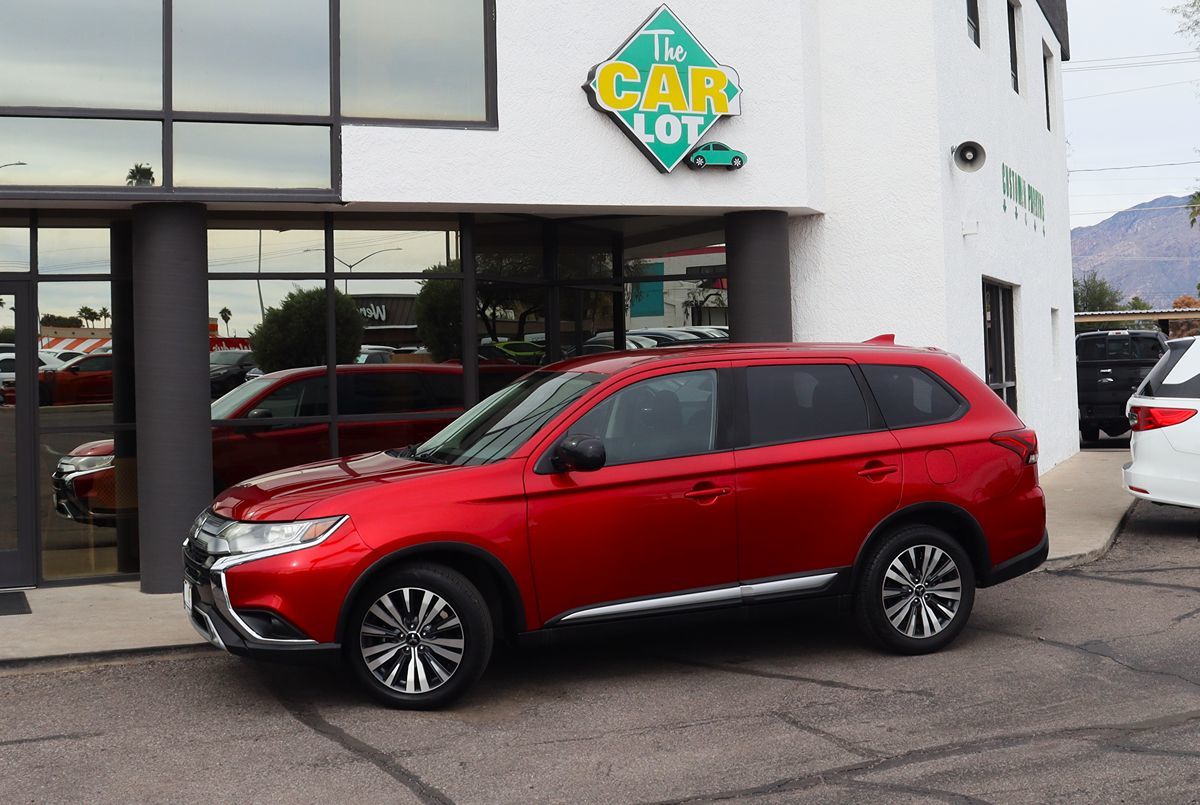 2020 Mitsubishi Outlander ES photo 3