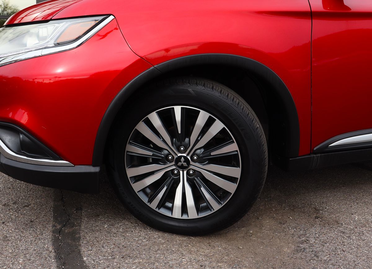 2020 Mitsubishi Outlander ES photo 4