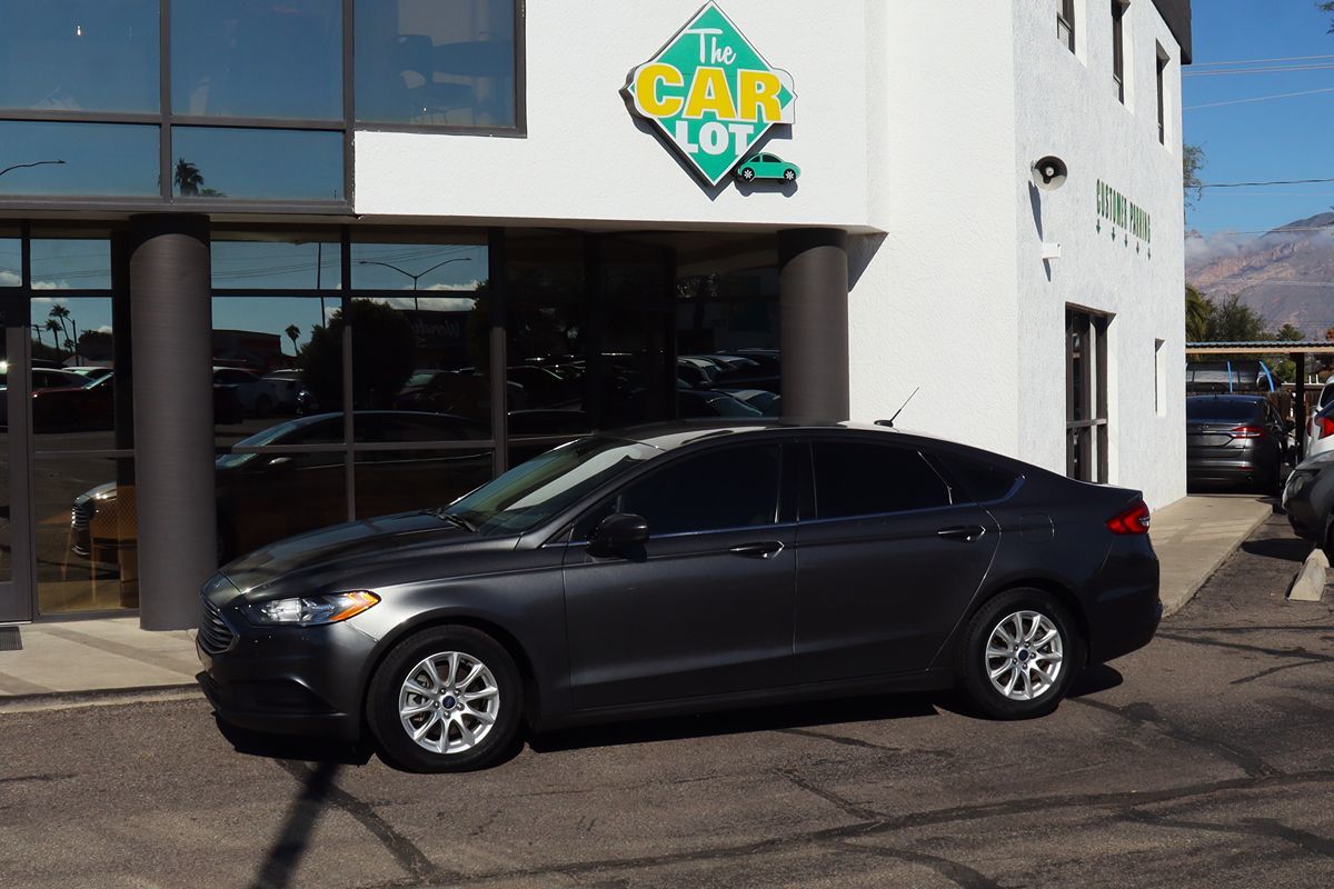 2017 Ford Fusion S photo 3