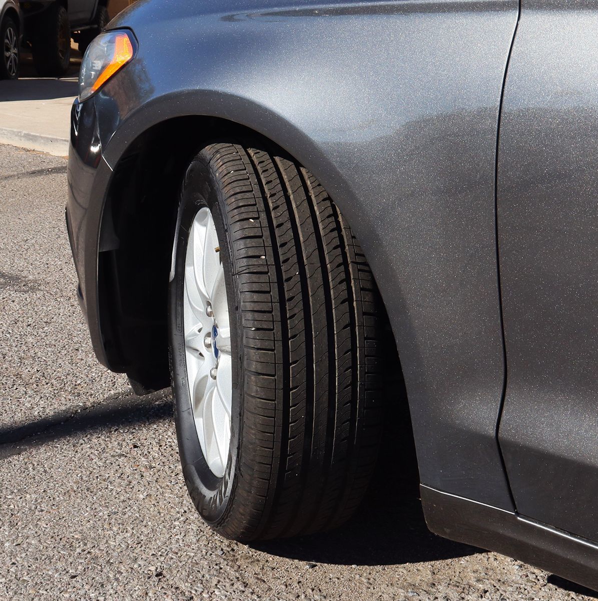 2017 Ford Fusion S photo 2