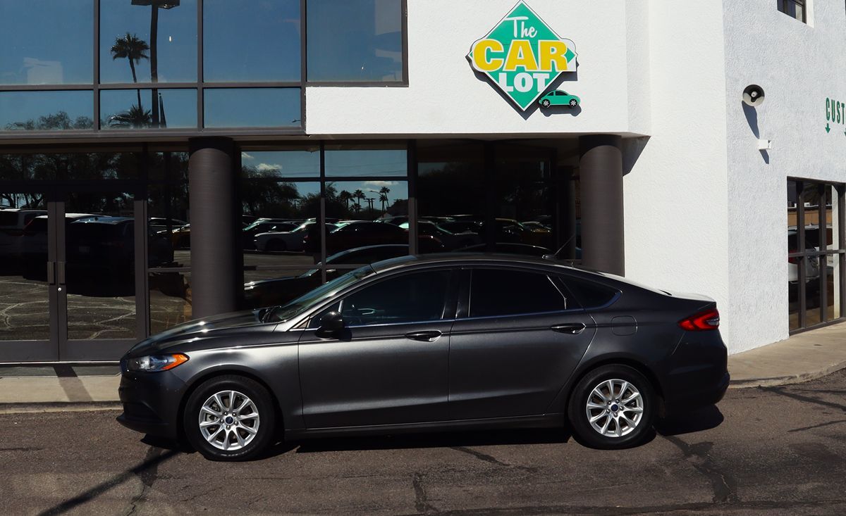 2017 Ford Fusion S photo 4