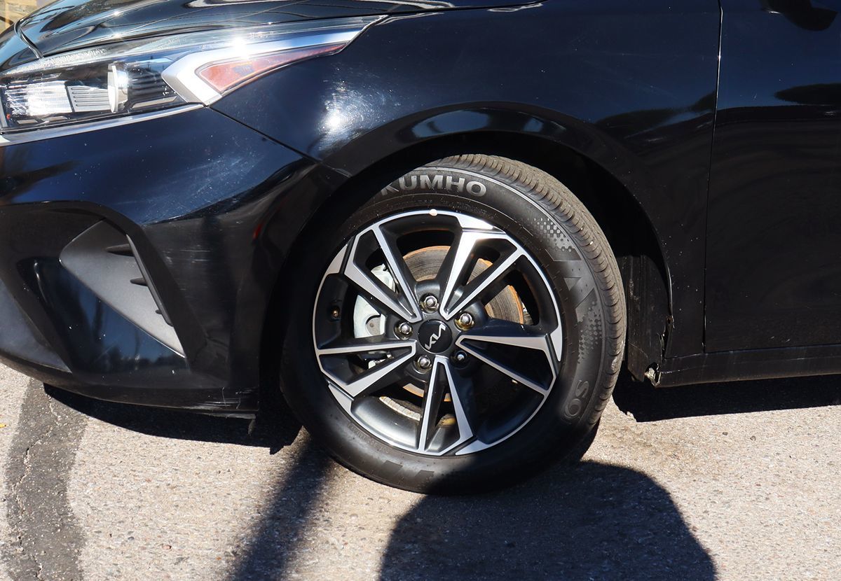 2023 Kia Forte LXS photo 3