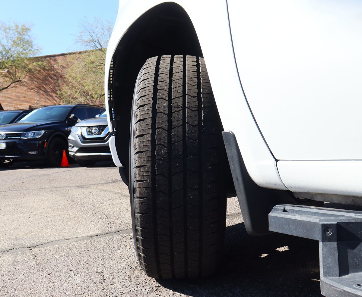 2022 Chevrolet Silverado 1500 Custom photo 2
