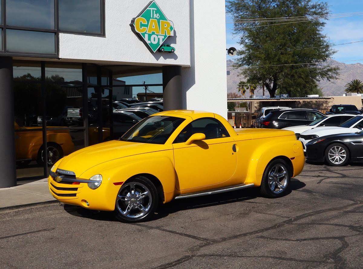 2005 Chevrolet SSR Base photo 3