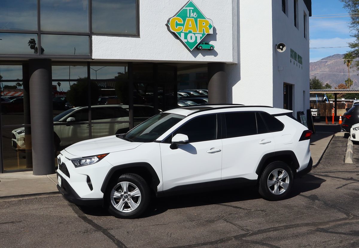2019 Toyota RAV4 XLE Premium photo 3